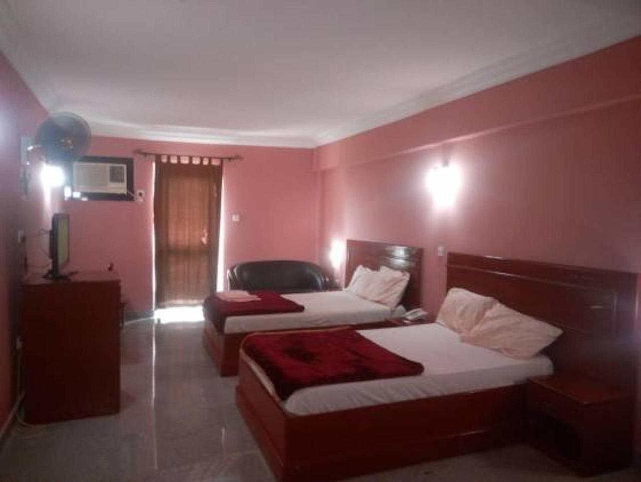 לגוס Hotel Newcastle מראה חיצוני תמונה