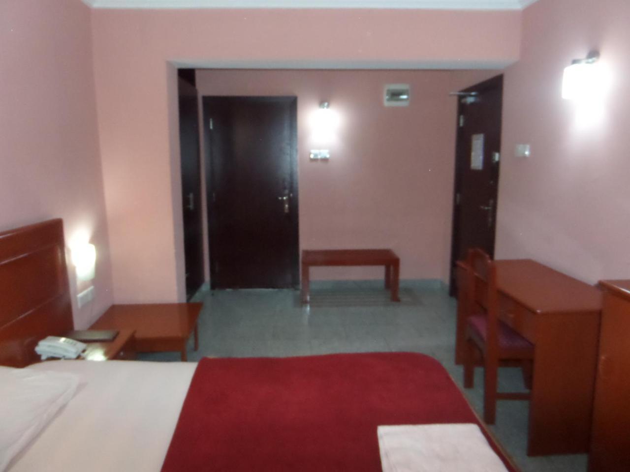 לגוס Hotel Newcastle מראה חיצוני תמונה