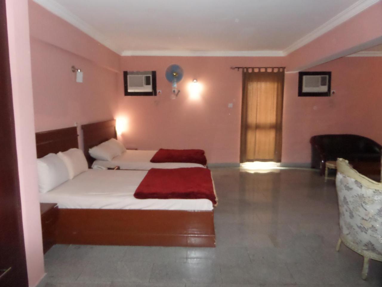 לגוס Hotel Newcastle מראה חיצוני תמונה
