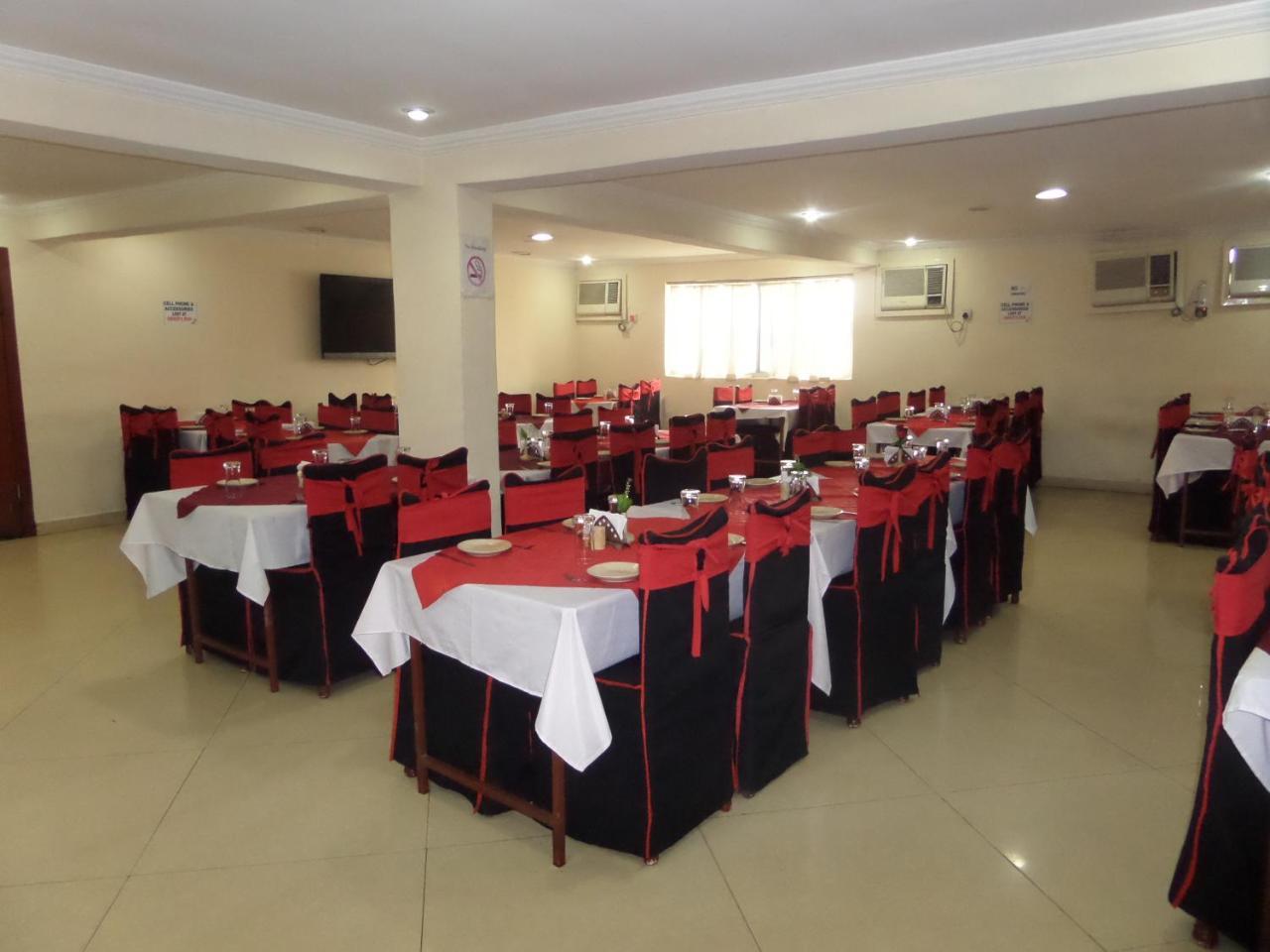 לגוס Hotel Newcastle מראה חיצוני תמונה